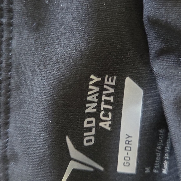 Old Navy Active Fitted Crop Leggings Size Medium Mid Rise New - Picture 2 of 7